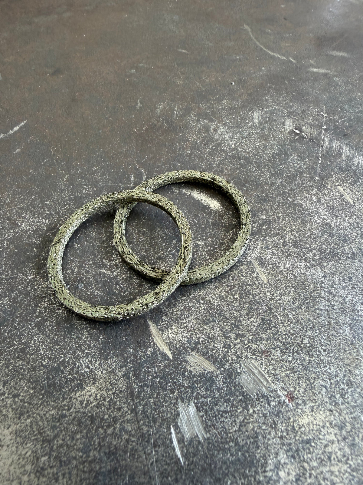 Flat exhaust gaskets